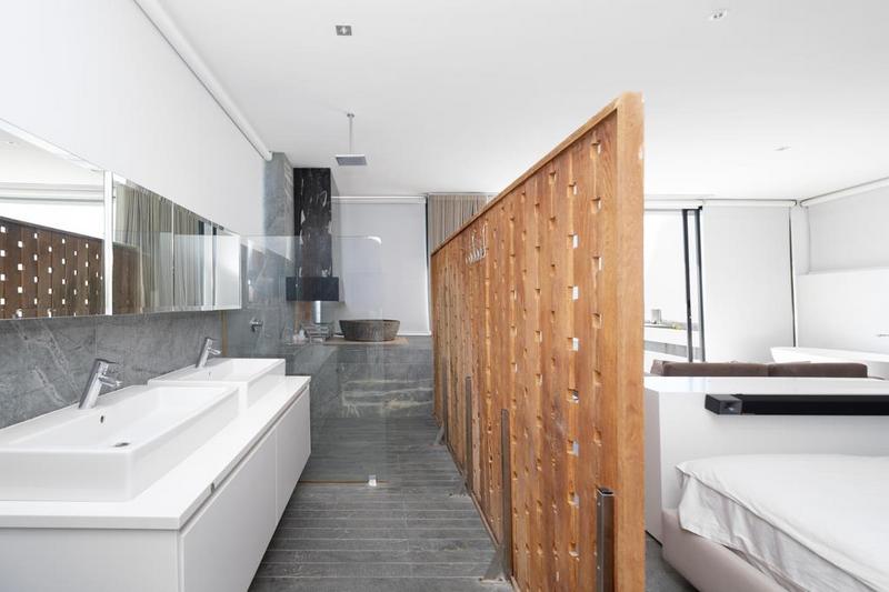 7 Bedroom Property for Sale in Bantry Bay Western Cape